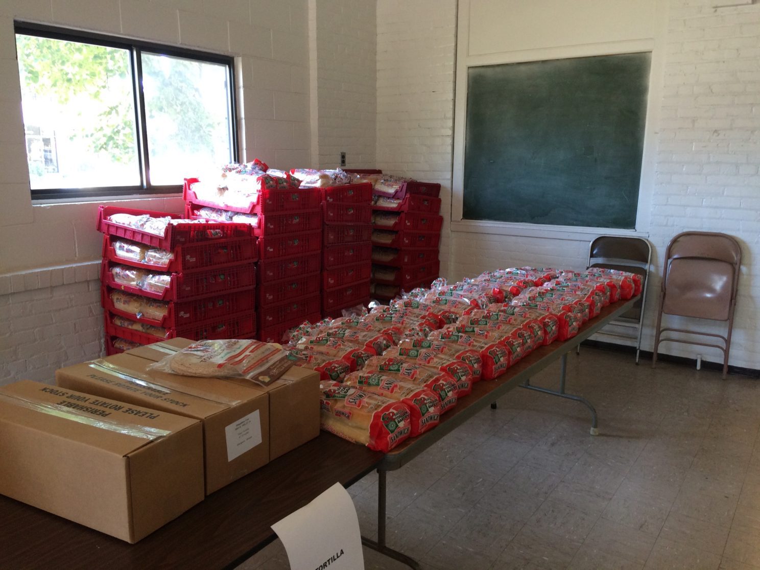 Table and pallettes of food at the food pantry